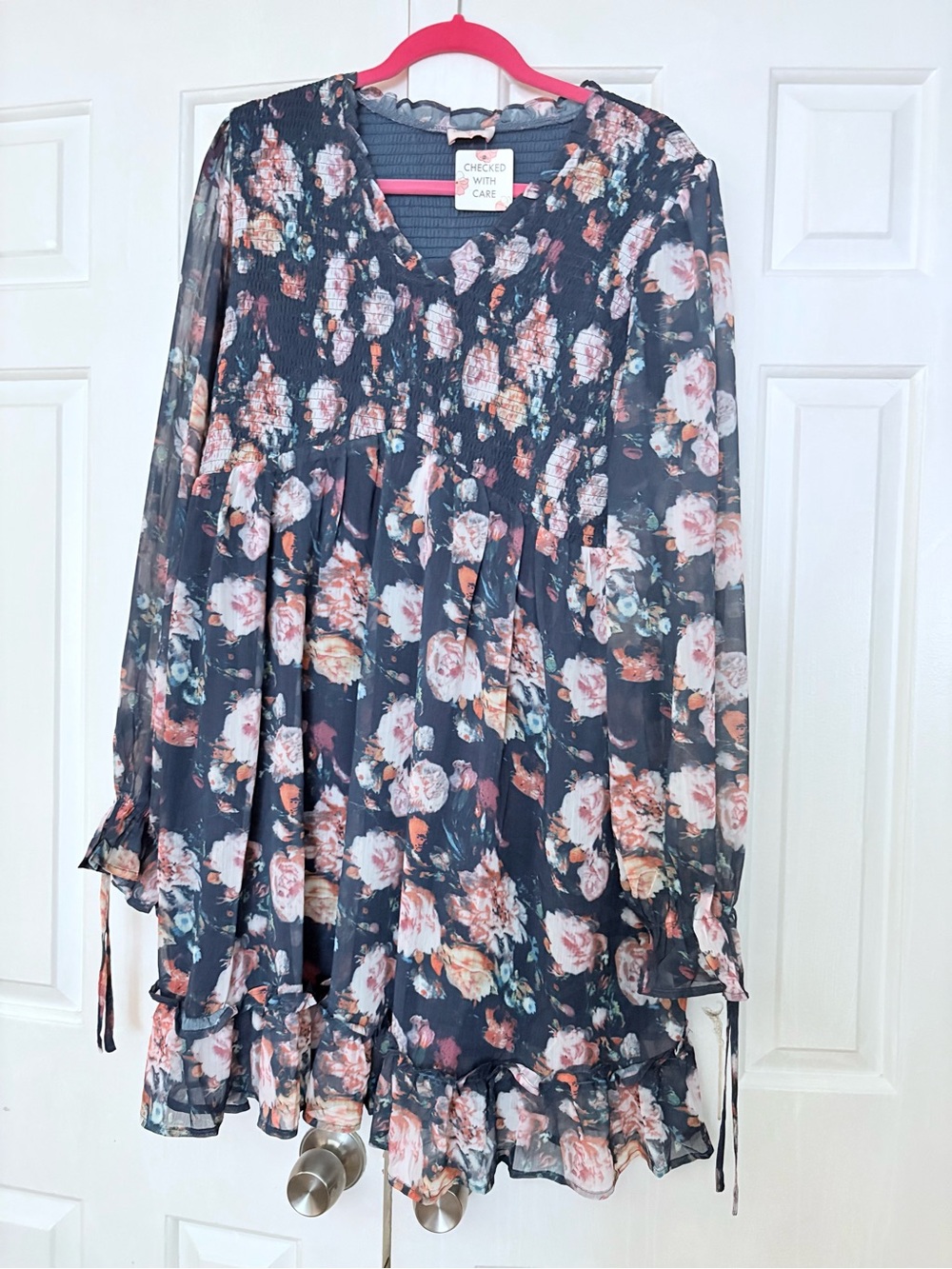 NEW with tags Long sheer sleeve floral Smocked Chiffon Dress in Navy floral - 2x